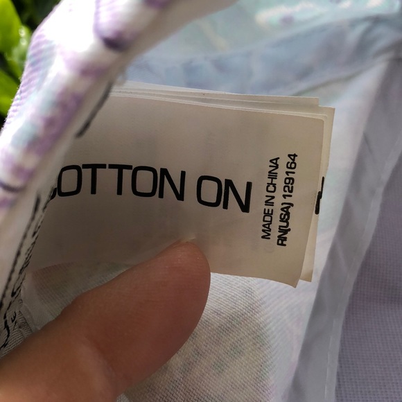 Cotton On ball cap with Velcro closure - Picture 4 of 4